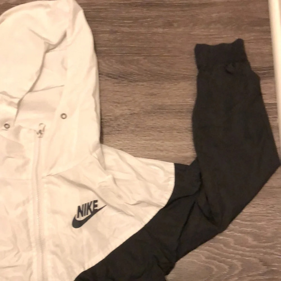 Nike Windbreaker - Picture 4 of 7